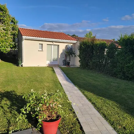 Dependance De 30 Metres Carres Plafond Cathedrale Appartement *