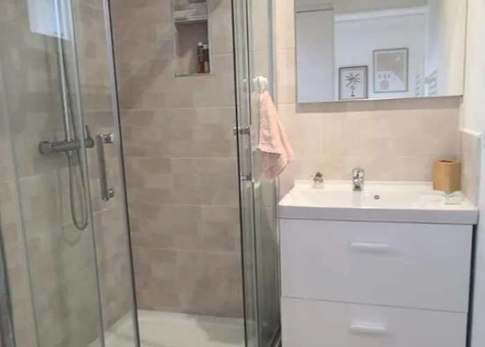 아파트 Dependance De 30 Metres Carres Plafond Cathedrale *