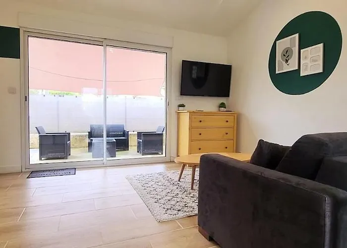 Dependance De 30 Metres Carres Plafond Cathedrale Apartment